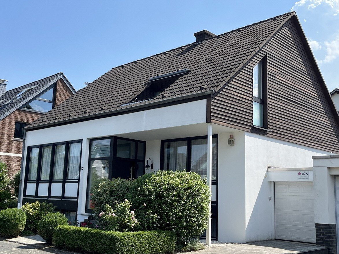 Mehrfamilienhaus zum Kauf 845.000 € 7,5 Zimmer 200 m²<br/>Wohnfläche 587 m²<br/>Grundstück Lengsdorf Bonn 53127