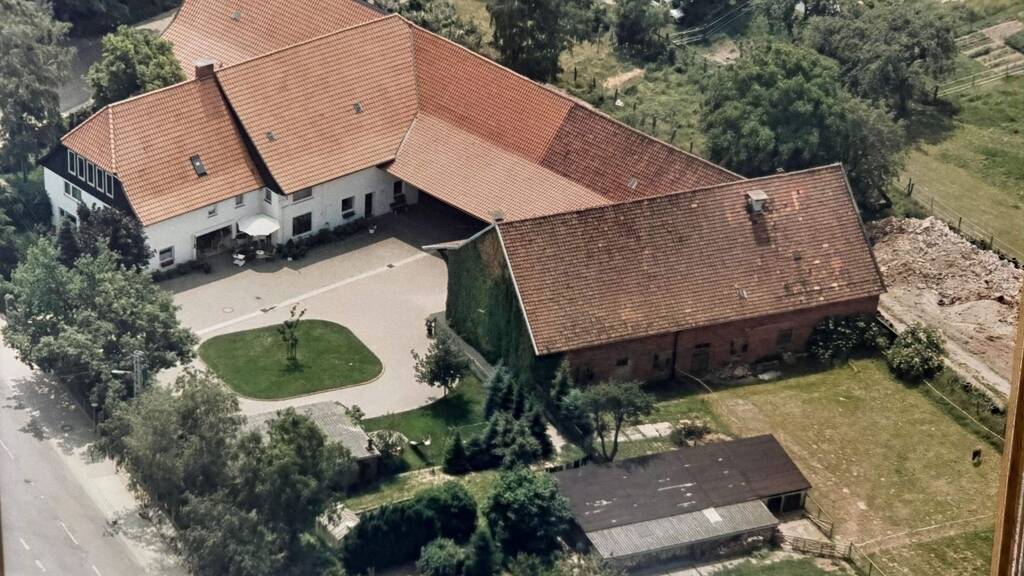 Haus zum Kauf 345.000 € 10 Zimmer 350 m² 8.444 m² Grundstück Bierbergen Hohenhameln 31249