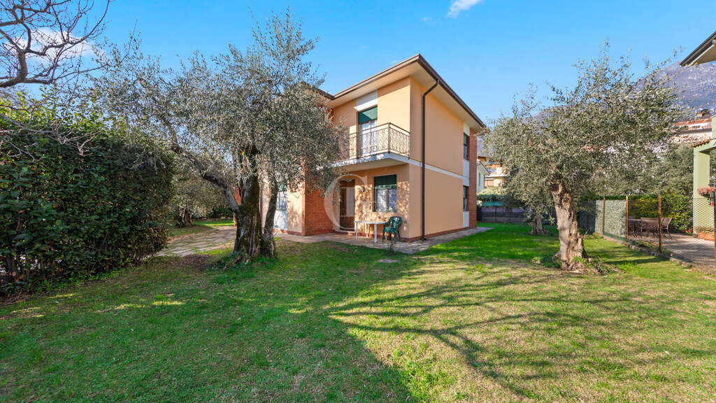 Einfamilienhaus zum Kauf 750.000 € 10,5 Zimmer 181 m² 650 m² Grundstück frei ab sofort Enrico Fermi Toscolano Maderno 25088