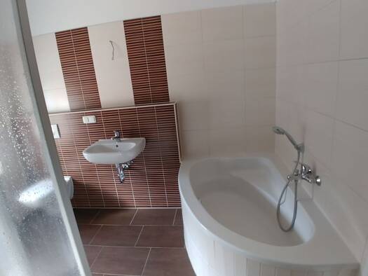 Wohnung zur Miete 460 € 4 Zimmer 81 m² 3. Geschoss frei ab 01.11.2025 Greiz 07973