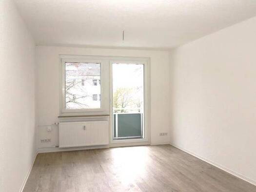 Wohnung zur Miete 360 € 3 Zimmer 58 m² 2. Geschoss frei ab sofort Altendorf Chemnitz 09116