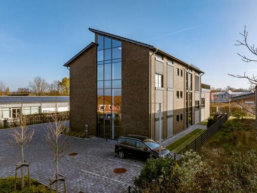 Bürogebäude zur Miete 12.705 € teilbar ab 233 m² Max-Planck-Straße Eutin 23701