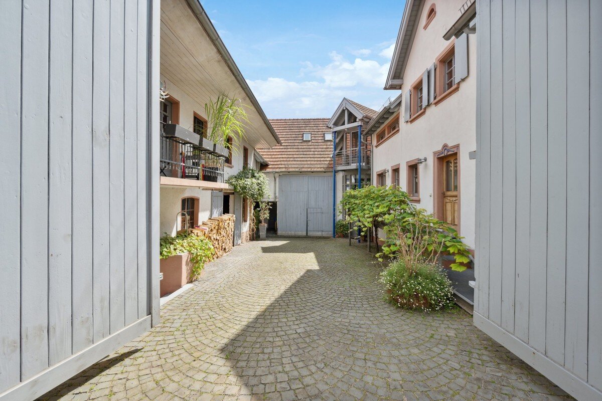 Haus zum Kauf 1.295.000 € 10 Zimmer 435 m²<br/>Wohnfläche 1.400 m²<br/>Grundstück Göcklingen 76831