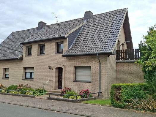 Doppelhaushälfte zum Kauf provisionsfrei 200.000 € 7 Zimmer 143 m² 326 m² Grundstück Holtheim Lichtenau 33165