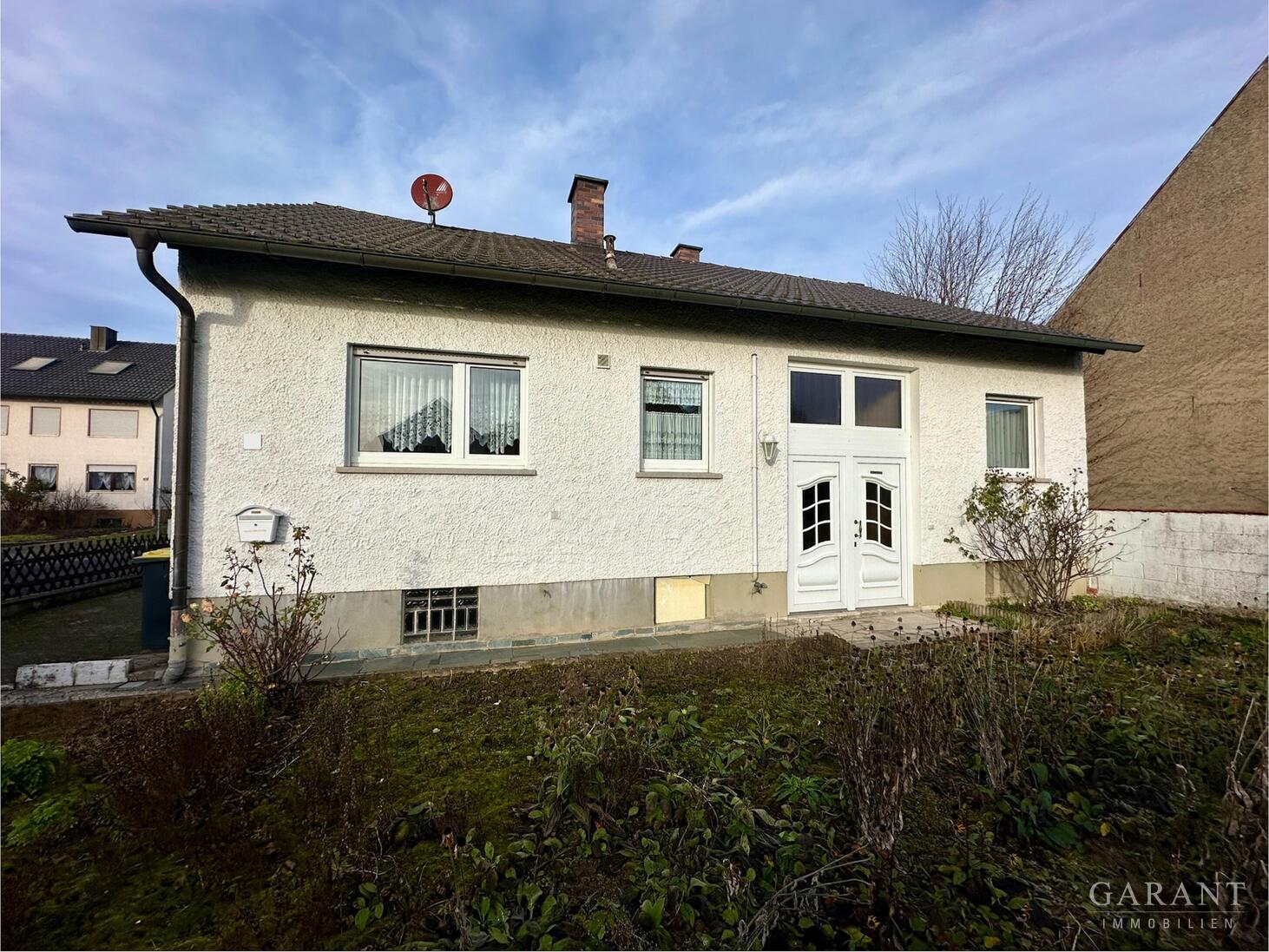 Einfamilienhaus zum Kauf 220.000 € 4 Zimmer 91 m²<br/>Wohnfläche 377 m²<br/>Grundstück Opferbaum Bergtheim 97241