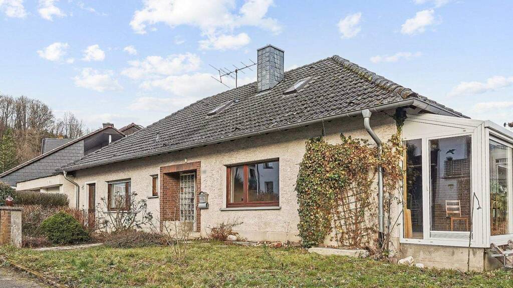 Mehrfamilienhaus zum Kauf 299.000 € 6 Zimmer 181,9 m² 612 m² Grundstück Dahlerbrück Schalksmühle 58579