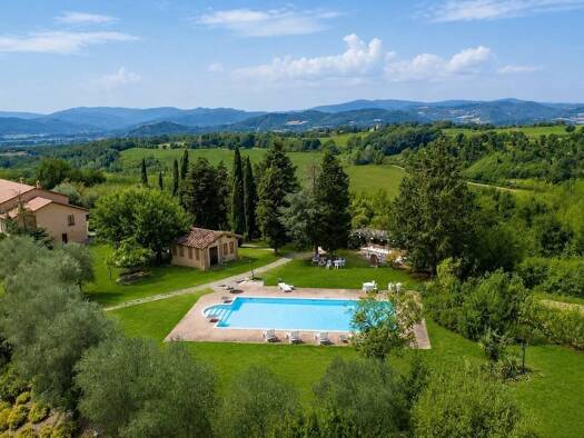 Haus zum Kauf 2.300.000 € 1.350 m² 30.000 m² Grundstück Città di Castello 06012