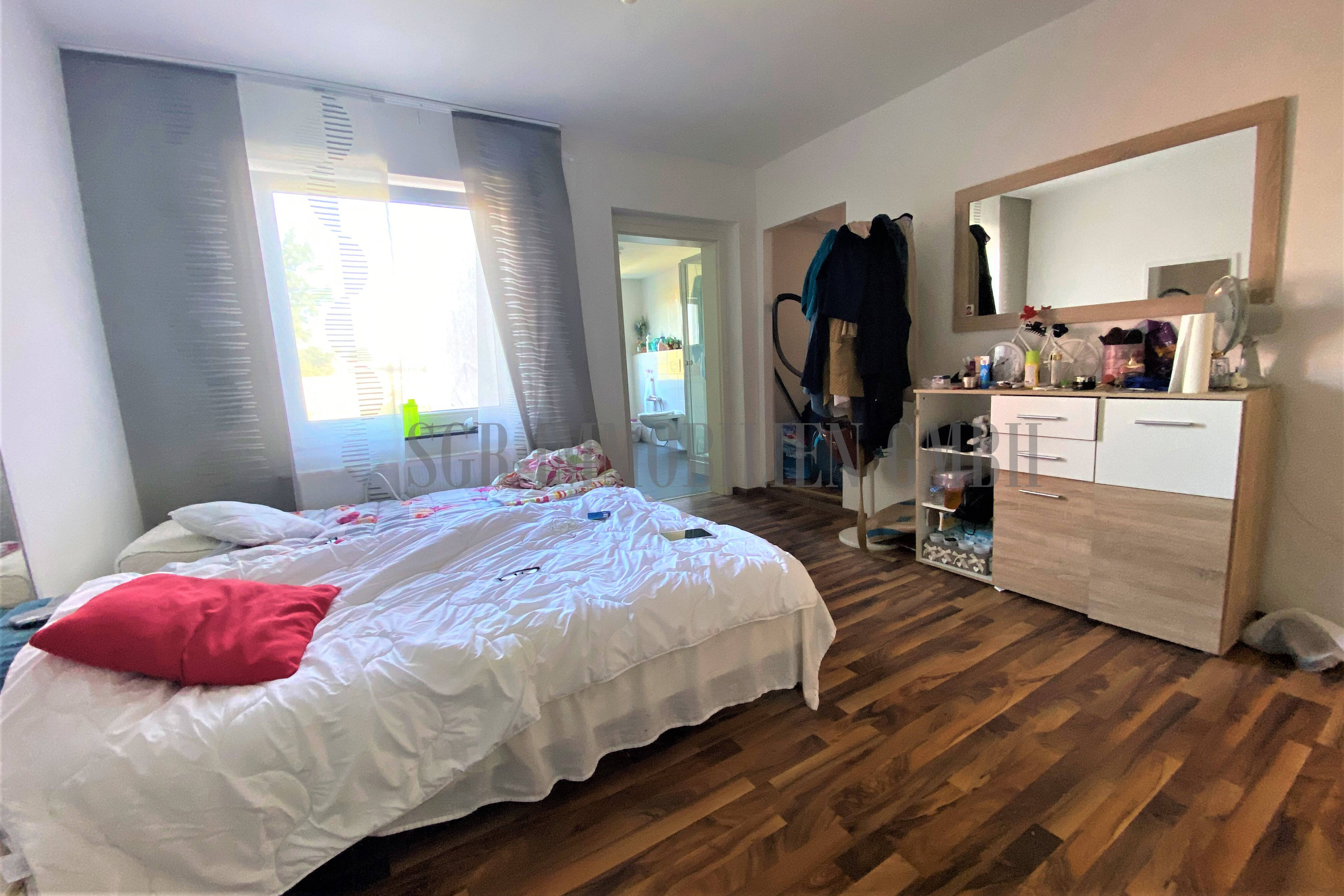 Property thumbnail 8