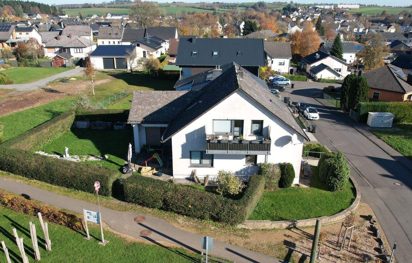 Immobilie in Arzfeld - Gepflegtes Ein- oder Zweifamilienhaus in bevorzugter Wohnlage in Arzfeld. - Bild 2