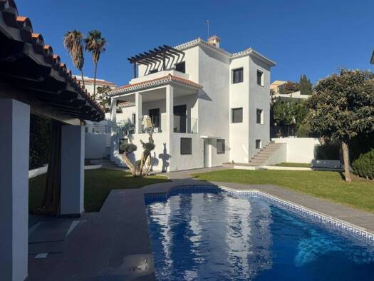 Villa zum Kauf - Erstbezug 1.360.000 € 4 Zimmer 220 m² 560 m² Grundstück Rincón de la Victoria 29720