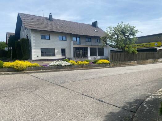 Haus zum Kauf 369.000 € 9 Zimmer 207,8 m² 1.040 m² Grundstück Hienheim Neustadt a.d.Donau 93333