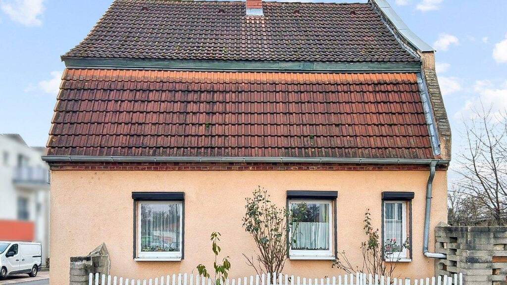 Einfamilienhaus zum Kauf 149.904 € 4 Zimmer 125,5 m² 833 m² Grundstück Braunsbedra 06242