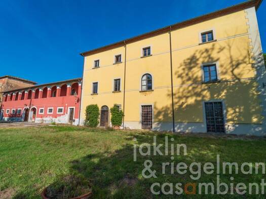 Haus zum Kauf 1.700.000 € 1.760 m² 10.034 m² Grundstück Arezzo 52100