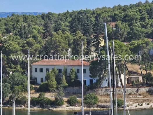Einfamilienhaus zum Kauf 3.000.000 € 40 Zimmer 750 m² 5.000 m² Grundstück Hvar 21450