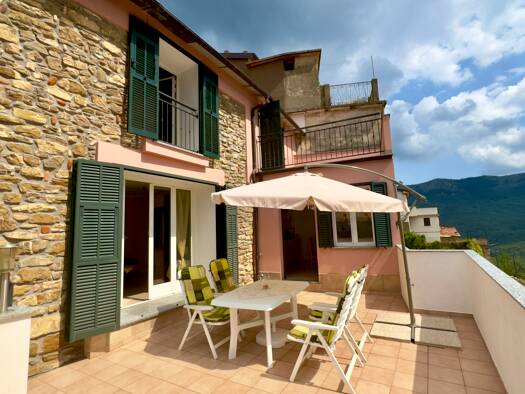 Stadthaus zum Kauf 225.000 € 5 Zimmer 143 m² frei ab sofort Cesio 18022