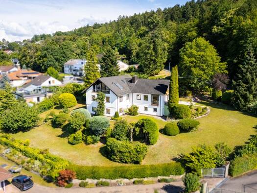 Einfamilienhaus zum Kauf 698.000 € 9 Zimmer 279 m² 2.370 m² Grundstück Hofgarten Wertheim 97877