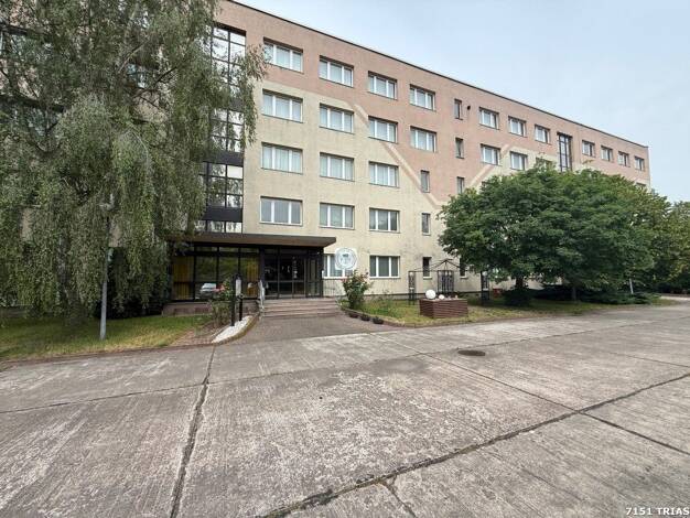 Hotel zur Versteigerung 50.000 € 80 Zimmer 8.785 m² Grundstück Karsdorf Karsdorf 06638