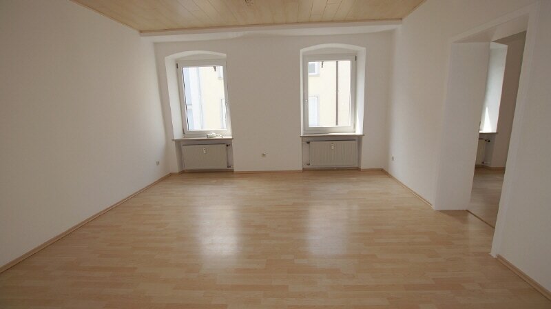 Wohnung zur Miete 550 € 3 Zimmer 81,5 m²<br/>Wohnfläche 2.<br/>Geschoss Planungsbezirk 102 Straubing 94315