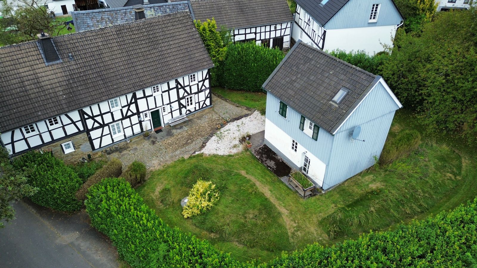 Einfamilienhaus zum Kauf 480.000 € 10 Zimmer 252,4 m²<br/>Wohnfläche 1.140 m²<br/>Grundstück Neunkirchen Neunkirchen-Seelscheid 53819