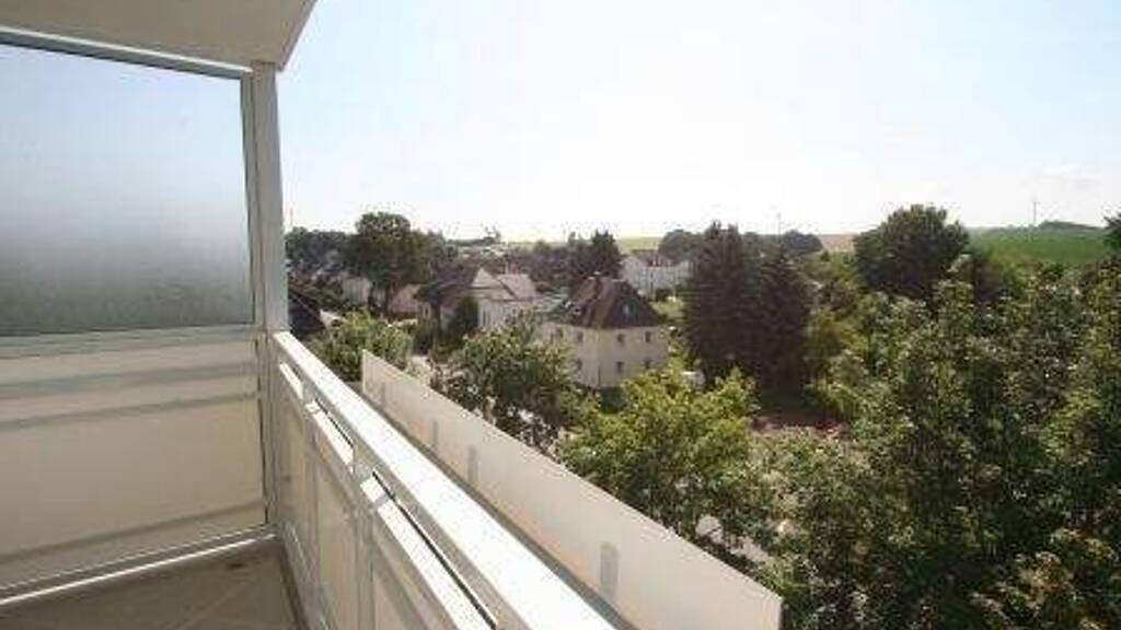 Wohnung zur Miete 351 € 3 Zimmer 56,6 m² 5. Geschoss frei ab sofort Robert-Koch-Straße 33 e Oberlungwitz 09353