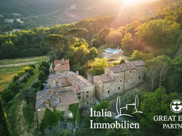 Bauernhaus zum Kauf 2.500.000 € 50 Zimmer 2.200 m² 420.000 m² Grundstück Cortona 52044