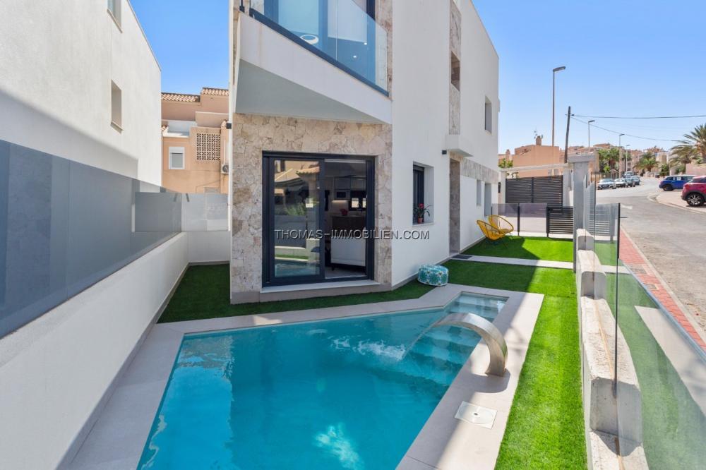 Villa zum Kauf 660.000 € 4 Zimmer 230 m²<br/>Wohnfläche 227 m²<br/>Grundstück Torrevieja 03180