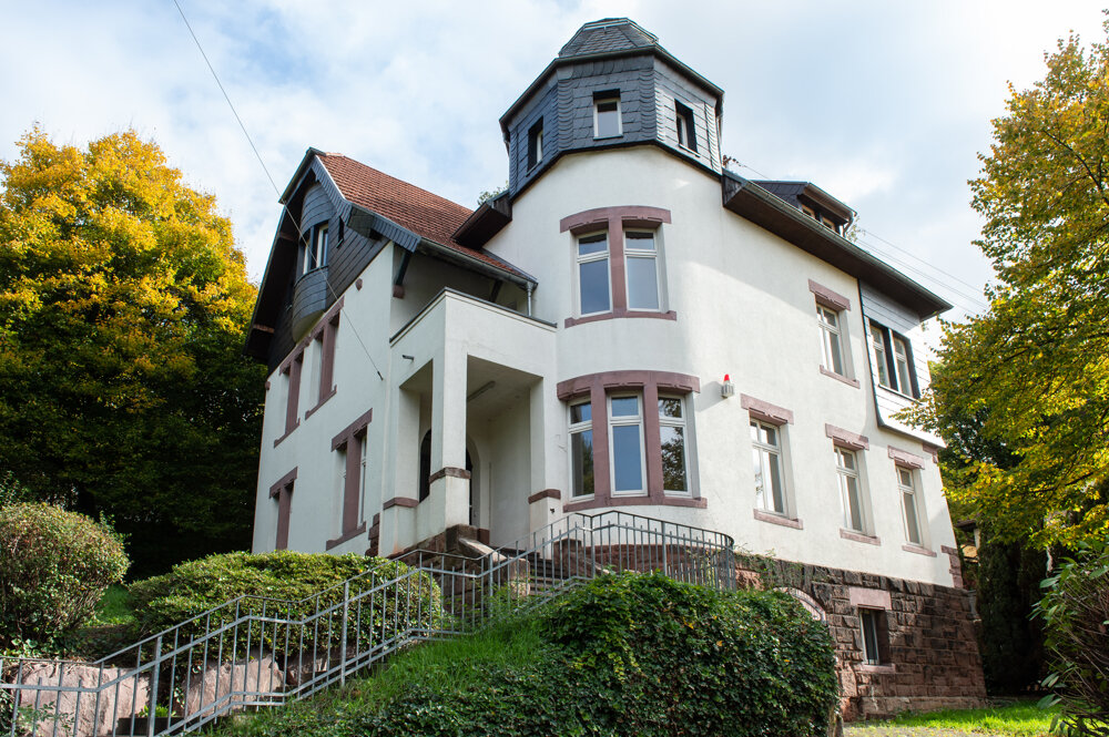 Villa zum Kauf 690.000 € 12 Zimmer 305 m²<br/>Wohnfläche 861 m²<br/>Grundstück Ottweiler Ottweiler 66564