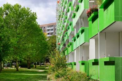 Wohnung zur Miete 350 € 2 Zimmer 46,4 m² 9. Geschoss frei ab 01.09.2025 Warschauer Straße 2 Berliner Platz Erfurt 99089