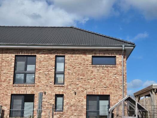 Doppelhaushälfte zur Miete 2.300 € 5 Zimmer 142,3 m² frei ab sofort Heidgraben 25436