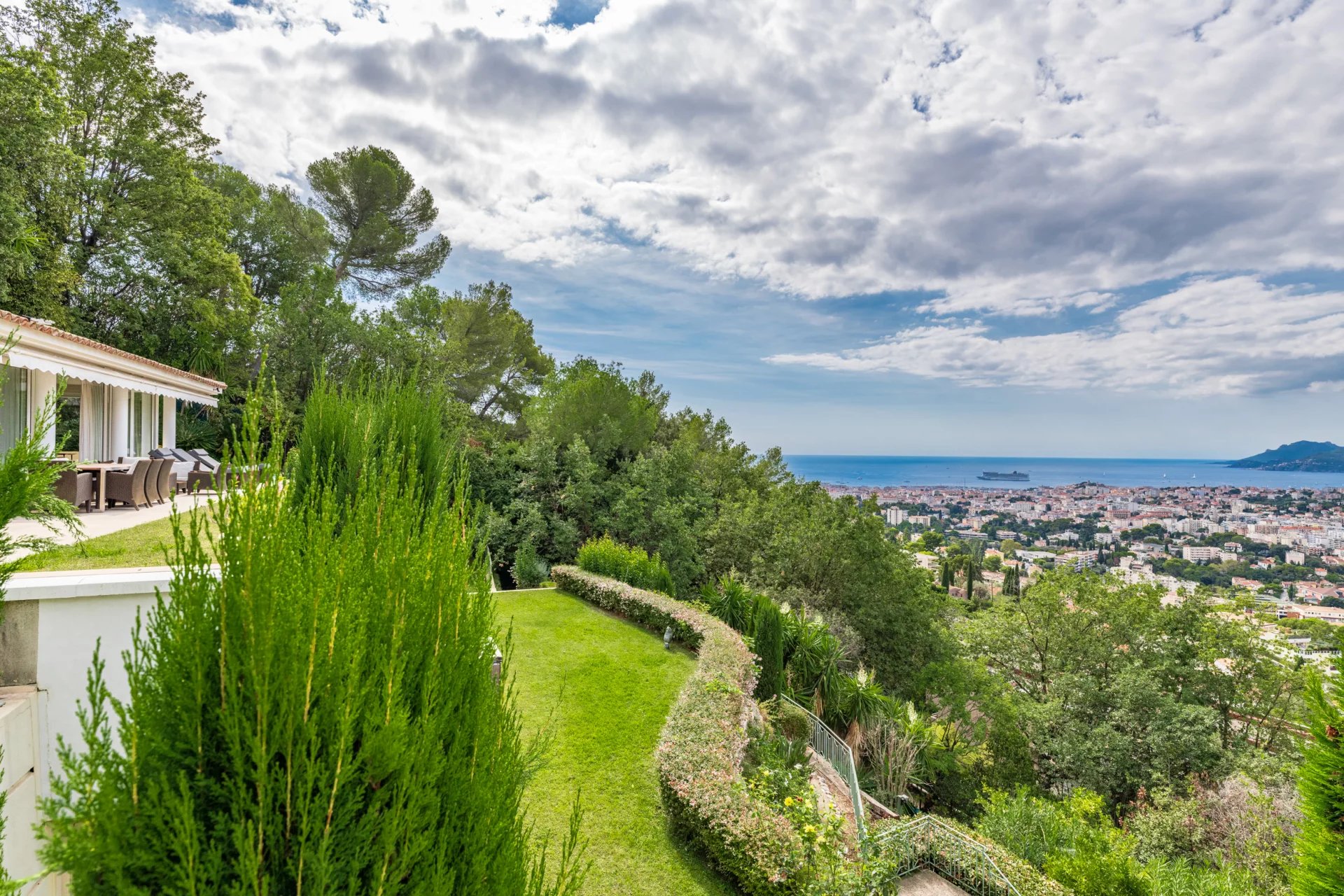 Einfamilienhaus zum Kauf 3.950.000 € 7 Zimmer 318 m²<br/>Wohnfläche 1.800 m²<br/>Grundstück Le Vieux Port-Les Iles CANNES 06400