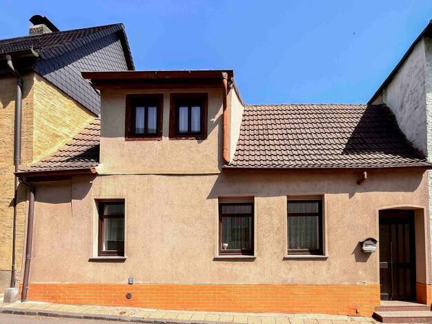 Reihenmittelhaus zum Kauf 45.000 € 5 Zimmer 114 m² 333 m² Grundstück Wettin Wettin-Löbejün 06193