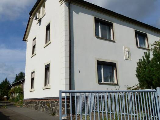 Einfamilienhaus zum Kauf 215.000 € 6 Zimmer 120 m² 1.390 m² Grundstück frei ab sofort Weida Riesa 01587