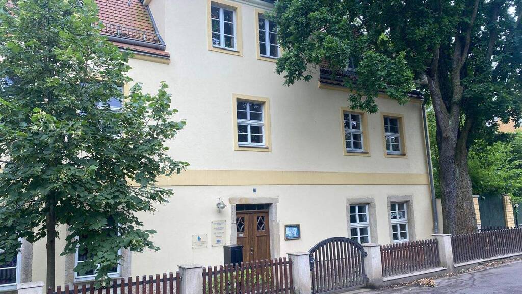 Bürogebäude zum Kauf provisionsfrei 7 Zimmer Knautkleeberg-Knauthain Leipzig 04229