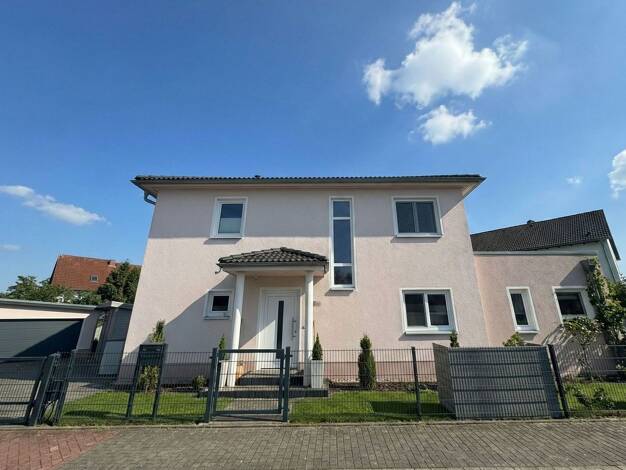 Einfamilienhaus zum Kauf 7 Zimmer 193 m² 859 m² Grundstück Großenhain Großenhain 01558