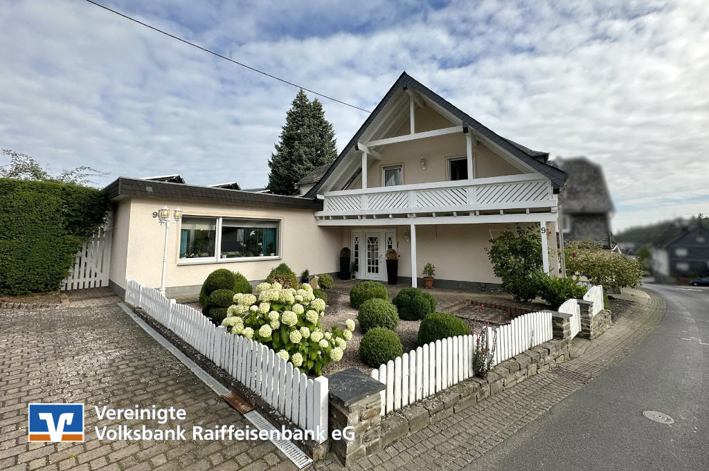 Einfamilienhaus zum Kauf 399.000 € 7 Zimmer 220 m²<br/>Wohnfläche 2.032 m²<br/>Grundstück Utzenhain 56291