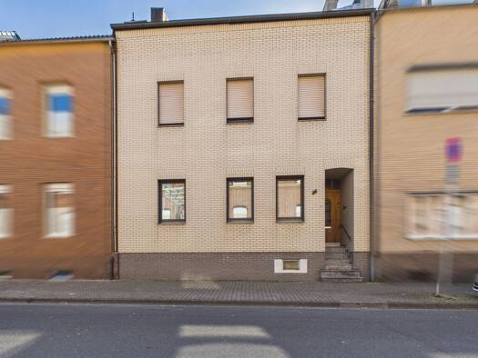 Reihenmittelhaus zum Kauf 279.000 € 5 Zimmer 105 m² 701 m² Grundstück Dorfstraße 58 Birkesdorf Düren 52353