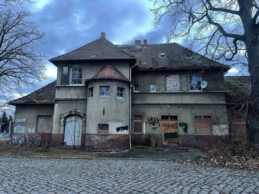 Haus zum Kauf provisionsfrei 78.000 € 4 Zimmer 110 m² 2.285 m² Grundstück frei ab sofort Am Bahnhof 2 Jeber-Bergfrieden Coswig (Anhalt) 06868