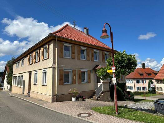 Haus zum Kauf 310.000 € 10 Zimmer 230 m² 794 m² Grundstück Böttingen 78583