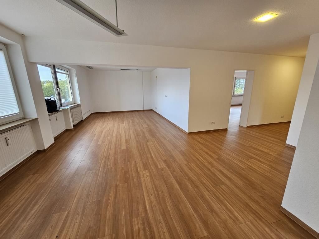 Bürogebäude zur Miete 2.930 € 5 Zimmer 202 m²<br/>Bürofläche Büchenbach - Dorf Erlangen 91058