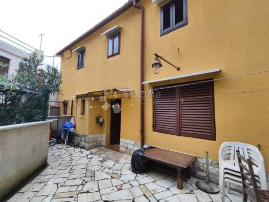 Haus zum Kauf 280.500 € 5 Zimmer 180 m² Trsat, Rijeka Trsat - Krimeja