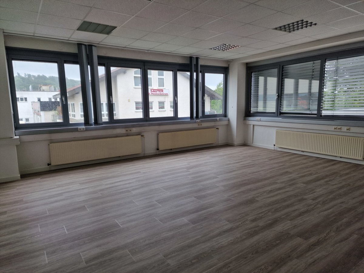 Bürofläche zur Miete 1.600 € 6 Zimmer 225 m²<br/>Bürofläche Kernstadt 4 Winnenden 71364