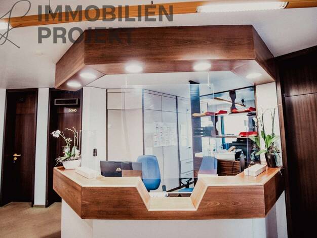 Praxis zum Kauf 464.000 € 14 Zimmer 303,4 m² Bürofläche Fliederweg 25 Ahorn Ahorn 96482