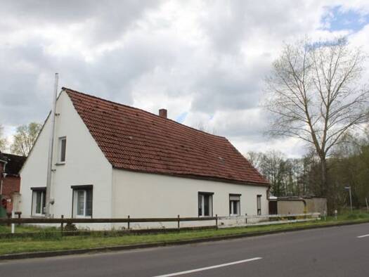 Einfamilienhaus zum Kauf 92.000 € 4 Zimmer 116 m² 4.530 m² Grundstück Platz des Friedens 6 Uchtdorf Tangerhütte 39517