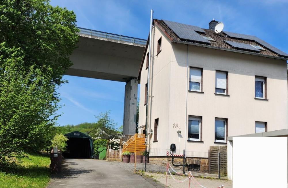 Haus zum Kauf 243.000 € 5 Zimmer 160 m²<br/>Wohnfläche 577 m²<br/>Grundstück Vollmerhausen Gummersbach 51645