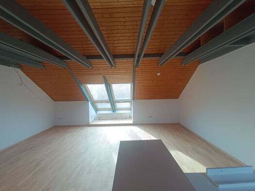 Loft zur Miete 550 € 3 Zimmer 70 m² Geschoss 2/3 frei ab sofort Zeilweg 13 Goßmannsdorf Ochsenfurt 97199