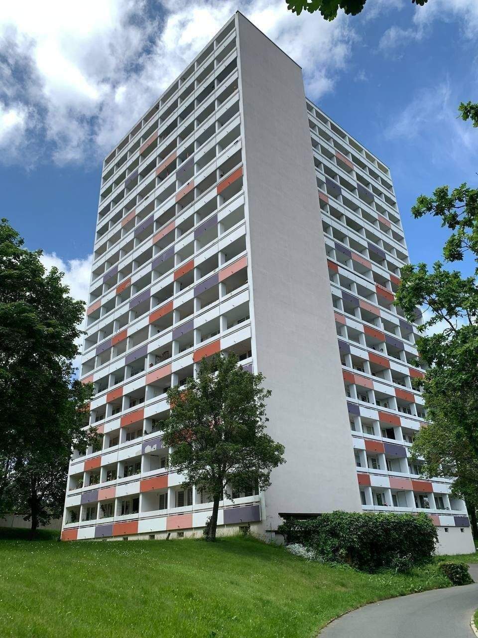 2-Zimmer-Eigentumswohnung mit Balkon und Weitblick, in Hof