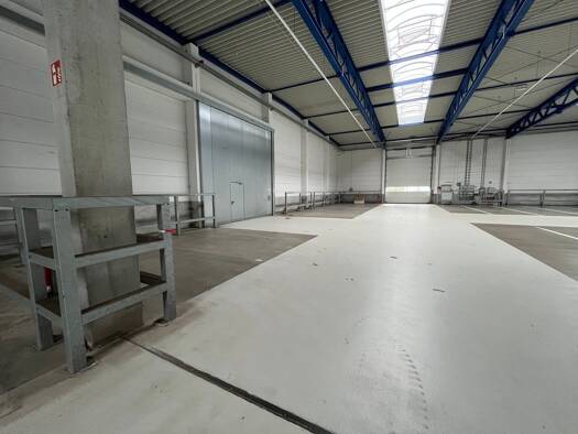 Produktionshalle zur Miete 1.400 m² Lagerfläche teilbar ab 700 m² Steinbach Baden-Baden 76534