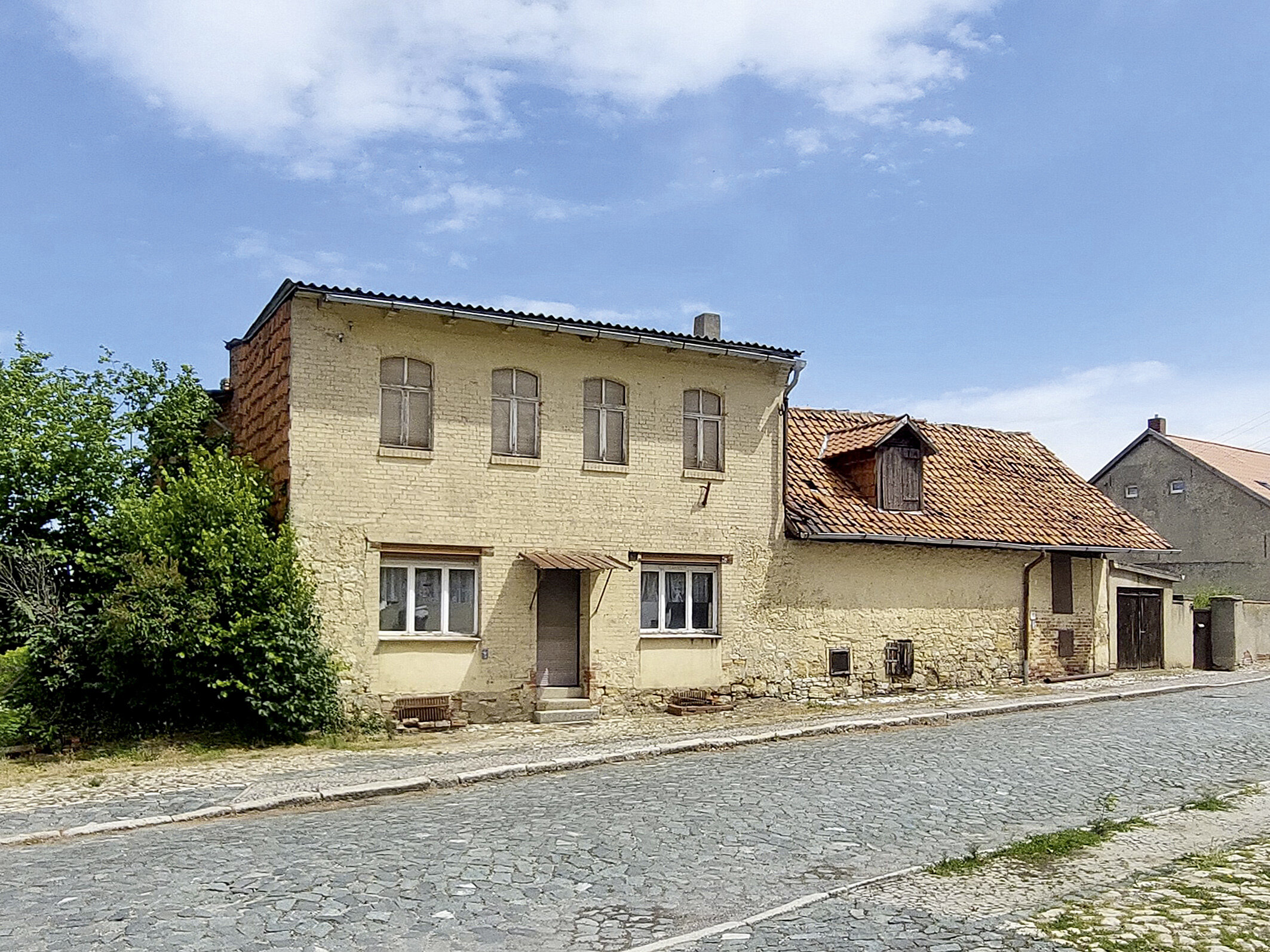 Haus zur Versteigerung 15.000 € 2.572 m²<br/>Grundstück Petristraße 70 Dingelstedt Huy 38838