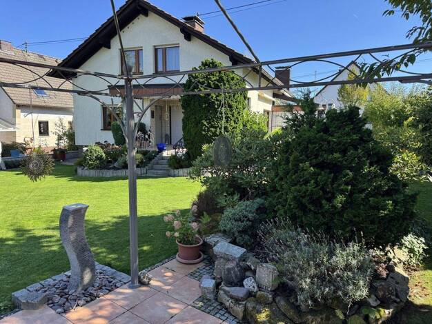 Einfamilienhaus zum Kauf provisionsfrei 420.000 € 7 Zimmer 229 m² 689 m² Grundstück Westallee 9 Mogendorf 56424