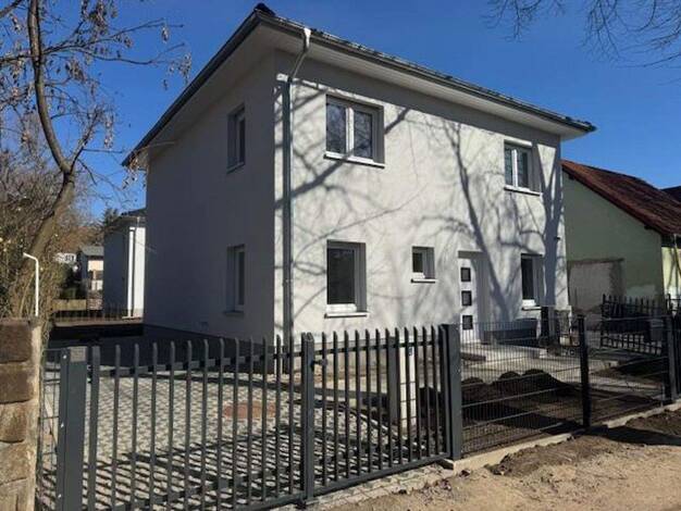 Einfamilienhaus zur Miete - Erstbezug 2.650 € 4 Zimmer 137 m² 300 m² Grundstück frei ab 01.04.2026 Tiniusstr. 35 Heinersdorf Berlin 13089